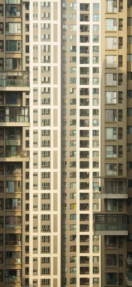 豆包2 导入队列页竖屏截图，多条资料正在后台处理并显示各自进度百分比